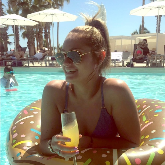 Meet your Posher, Kelsey - Picture 1 of 1